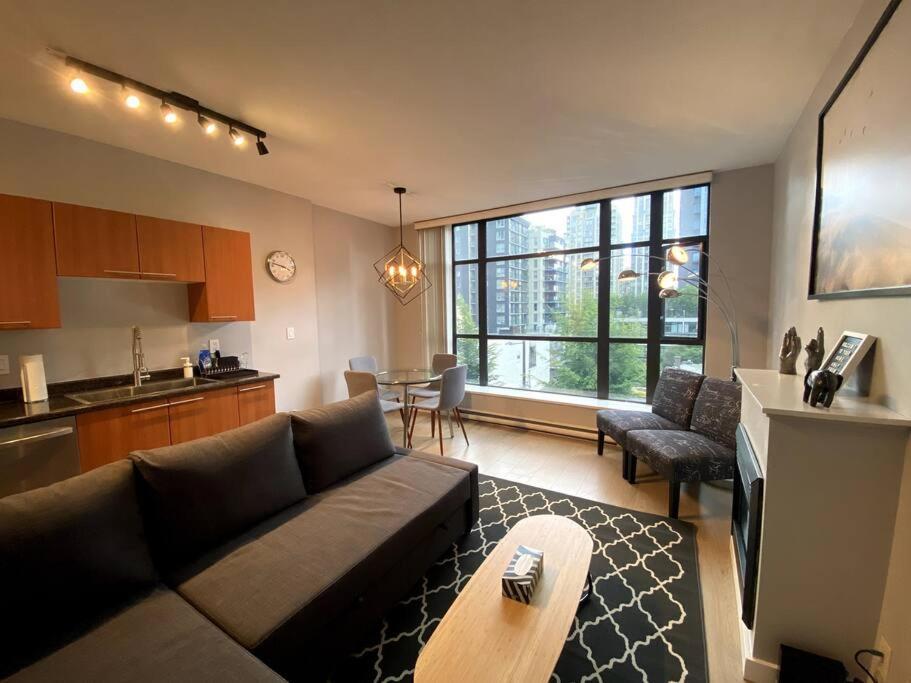Entire Condo In Heart Of Downtown Vancouver Dış mekan fotoğraf